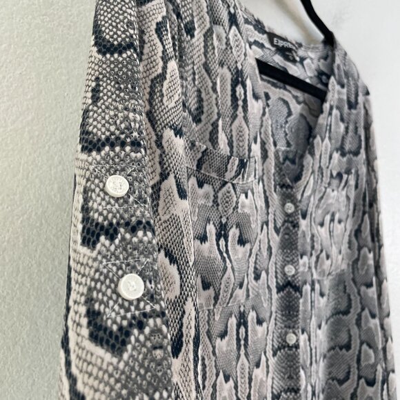 Express Womens Medium Gray Snake Print Roll Tab Sleeve Button Up Blouse V Neck - Picture 6 of 7